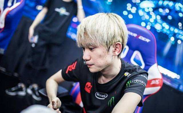 作为一名以 作为一名以